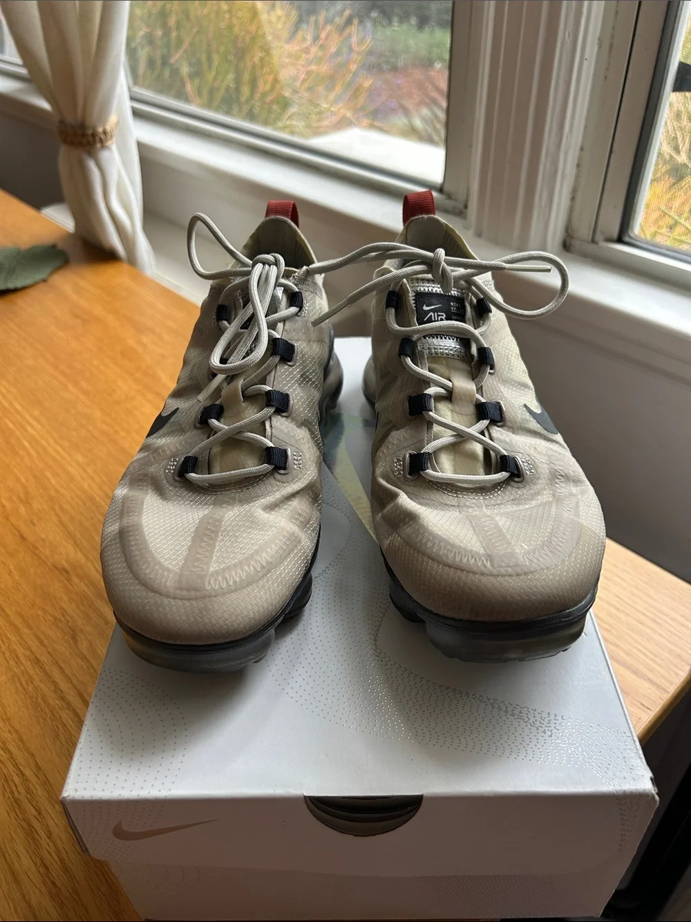 Nike Women’s Sneakers. Size 6.5. Vapormax. Good condition.